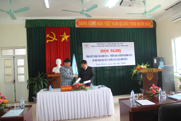 Sáng ngày 06/02/2015 tại Công ty TNHH Một thành viên Đóng tàu Thịnh Long đã long trọng tổ chức Hội nghị tổng kết công tácnăm 2014, triển khai nhiệm vụ năm 2015 và Hội nghị Đại biểu người lao động năm 2015. Sáng ngày 06/02/2015 tại Công ty TNHH Một thành viên Đóng tàu Thịnh Long đã long trọng tổ chức Hội nghị tổng kết công tácnăm 2014, triển khai nhiệm vụ năm 2015 và Hội nghị Đại biểu người lao động năm 2015.