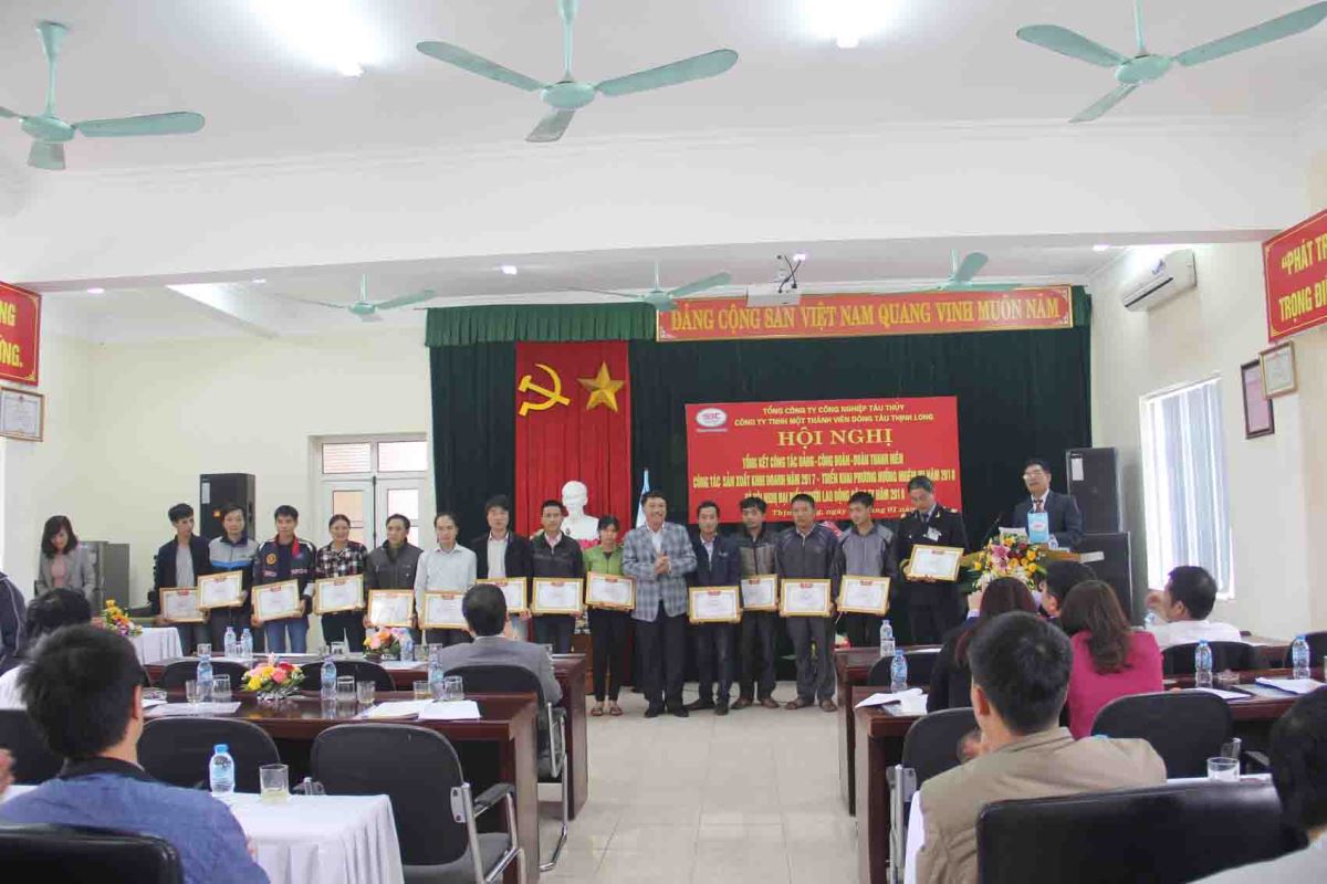 Sáng ngày 19/1/2018, Công ty long trọng tổ chức hội nghị tổng kết công tác đảng - công đoàn - đoàn thanh niên, tổng kết hoạt động SXKD năm 2017 và phương hướng nhiệm vụ SXKD năm 2018 và hội nghị đại biểu người lao động 2018 Sáng ngày 19/1/2018, Công ty long trọng tổ chức hội nghị tổng kết công tác đảng - công đoàn - đoàn thanh niên, tổng kết hoạt động SXKD năm 2017 và phương hướng nhiệm vụ SXKD năm 2018 và hội nghị đại biểu người lao động 2018